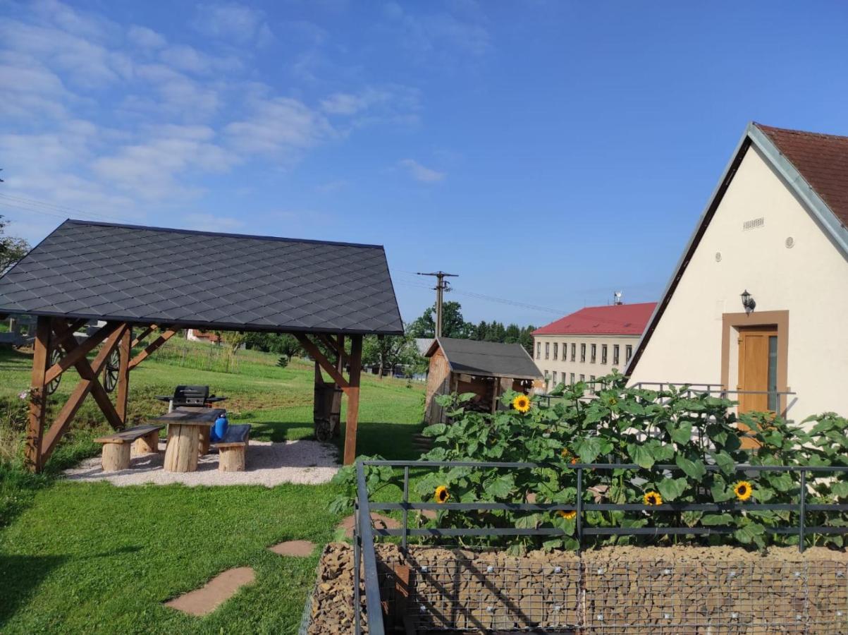 Apartman Na Statku Červený Kostelec Kültér fotó