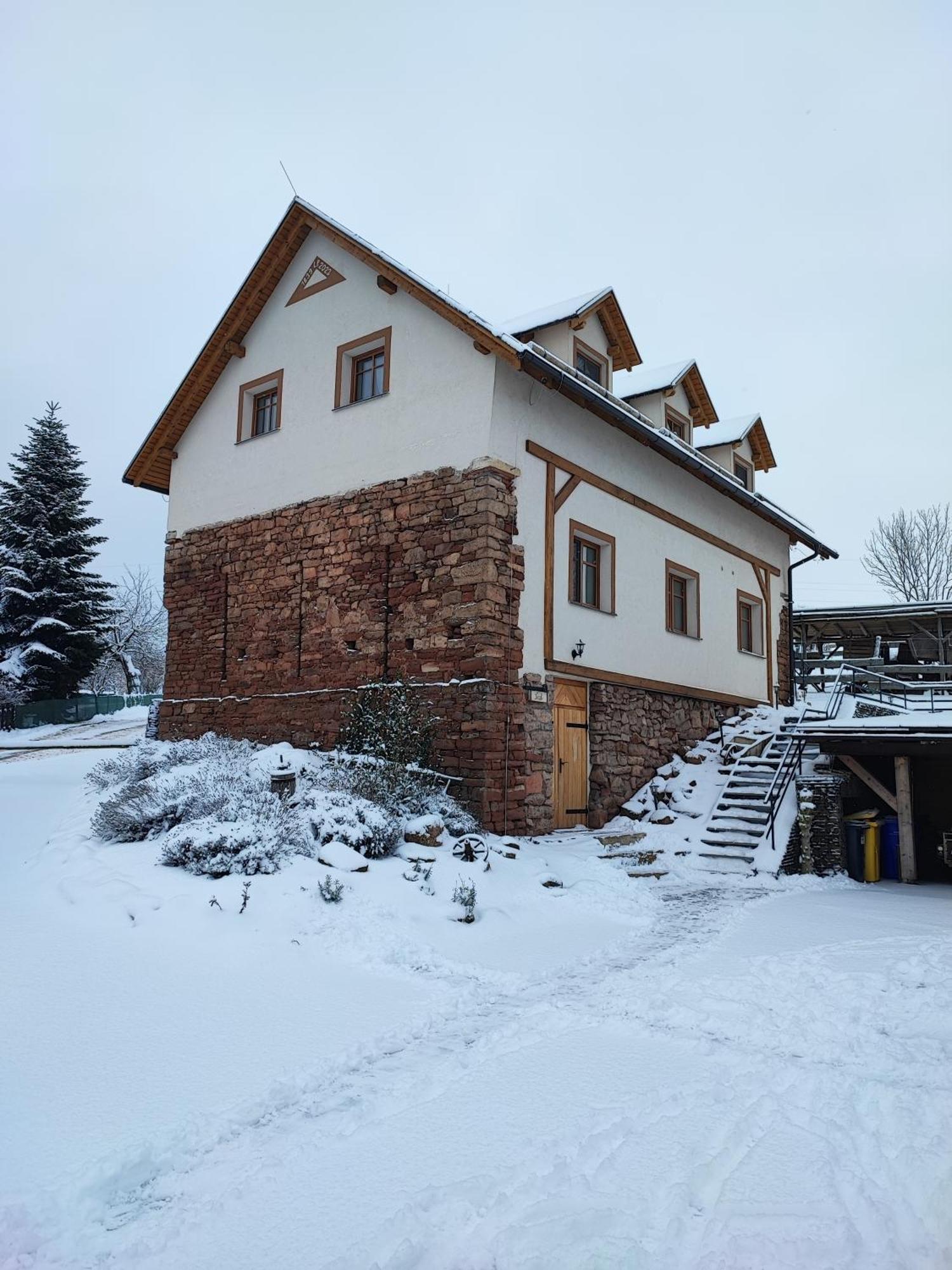 Apartman Na Statku Cerveny Kostelec Apartman Kültér fotó