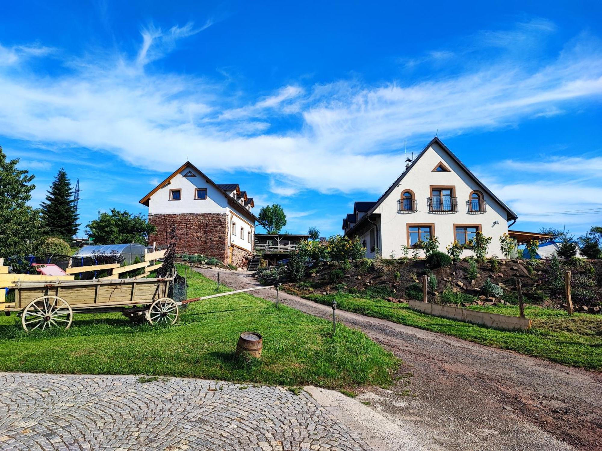 Apartman Na Statku Cerveny Kostelec Apartman Kültér fotó